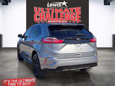Used 2022 Ford Edge SE w/ Black Appearance Package image 3