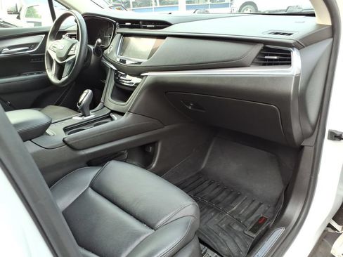 Used 2018 Cadillac XT5 Luxury w/ Driver Awareness Package AWD/4WD image 9