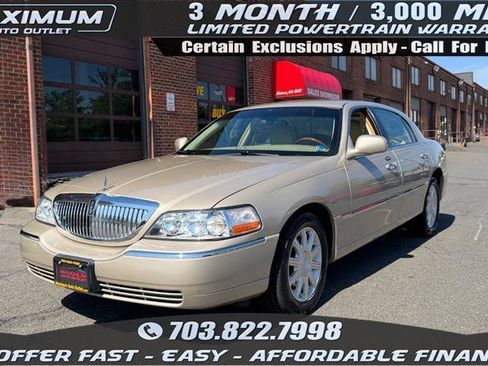 Used 2011 Lincoln Town Car Signature Limited RWD image 1
