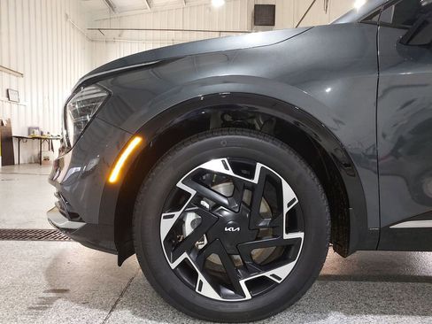 Used 2025 Kia Sportage SX image 16
