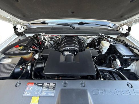 Used 2015 Chevrolet Suburban LT image 14