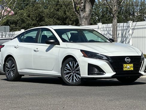 New 2026 Nissan Altima 2.5 SV FWD image 2