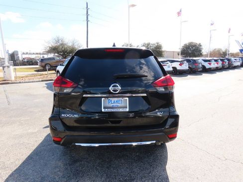 Used 2020 Nissan Rogue SV image 13