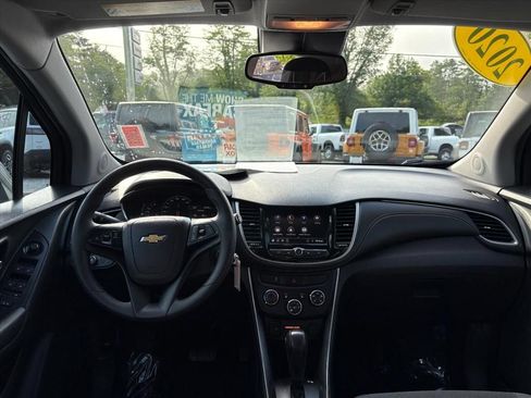 Used 2020 Chevrolet Trax LS w/ Tint and Cruise Package FWD image 9