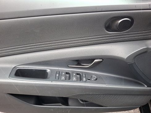 Certified 2025 Hyundai Elantra SEL image 12