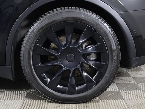 Used 2022 Tesla Model Y Long Range AWD/4WD image 24
