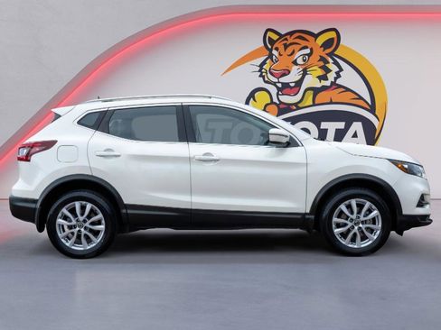 Used 2020 Nissan Rogue Sport SV image 4