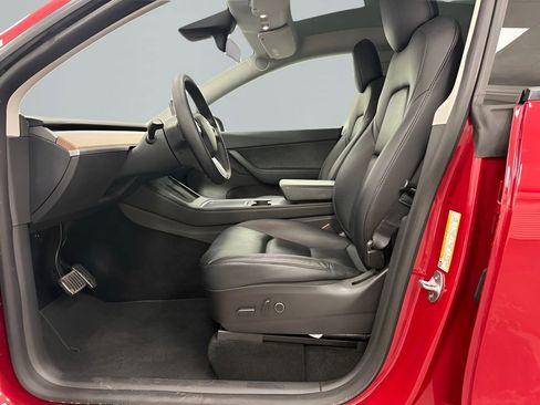 Used 2022 Tesla Model Y Long Range image 11