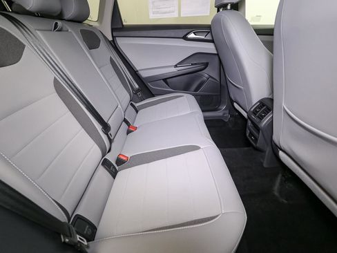 Certified 2022 Volkswagen Taos SE w/ Panoramic Sunroof Package image 25