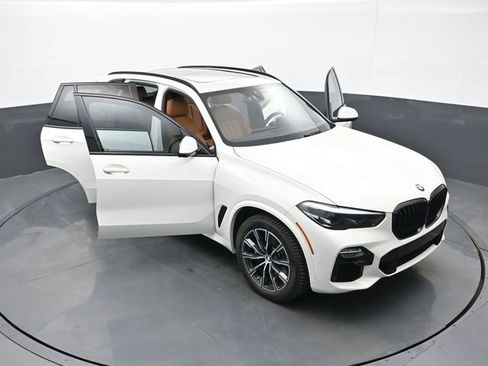 Used 2021 BMW X5 M50i w/ Premium Package image 29