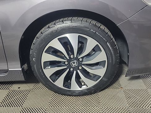 Used 2017 Honda Accord Touring image 3
