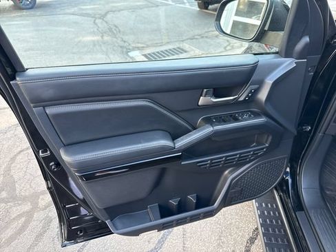 Used 2025 Toyota 4Runner Limited w/ Tow Technology Package AWD/4WD image 13