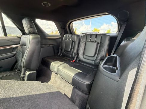 Used 2018 Ford Explorer Platinum AWD/4WD image 21