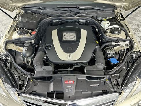Used 2010 Mercedes-Benz E 350 4MATIC Sedan image 31