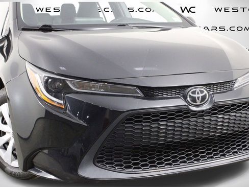 Used 2021 Toyota Corolla L image 40