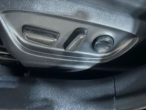 Used 2022 Toyota Prius Limited FWD image 18
