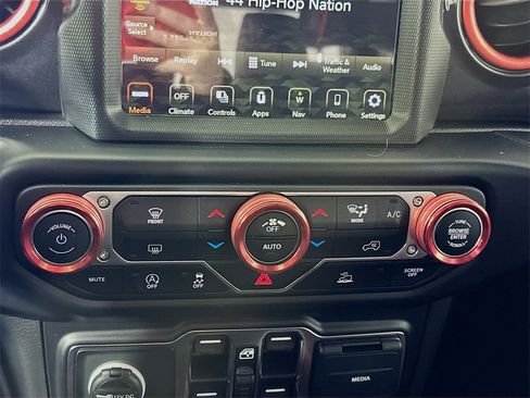 Used 2022 Jeep Gladiator Sport image 26