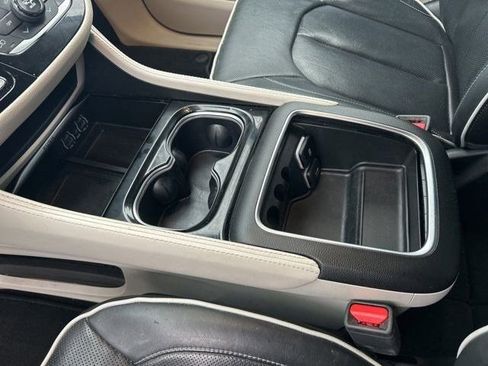 Used 2023 Chrysler Pacifica Limited image 28