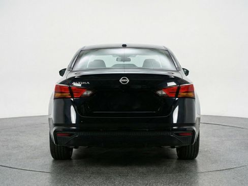 Used 2025 Nissan Altima 2.5 SV FWD image 7