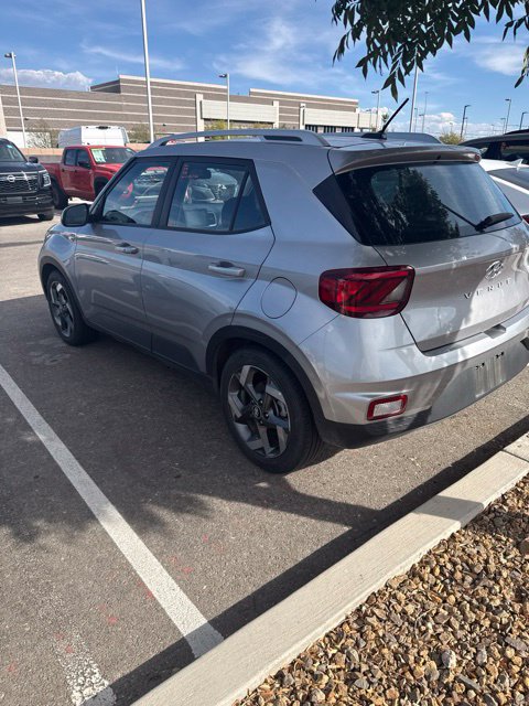 Used 2025 Hyundai Venue SEL FWD image 4
