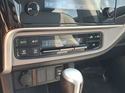 Used 2018 Toyota Corolla LE FWD image 20