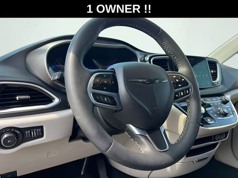 Used 2023 Chrysler Pacifica Touring-L FWD image 59