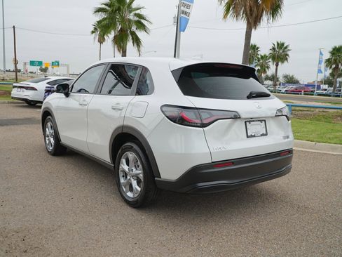 Used 2025 Honda HR-V LX image 9