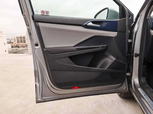 Used 2024 Volkswagen Taos SE FWD image 20