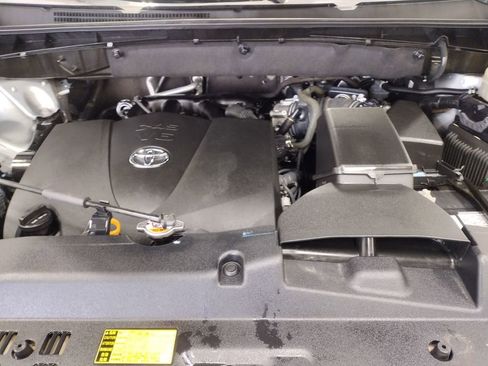 Used 2019 Toyota Highlander Limited image 8