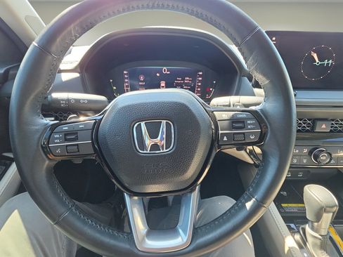 Used 2024 Honda Accord Touring image 11