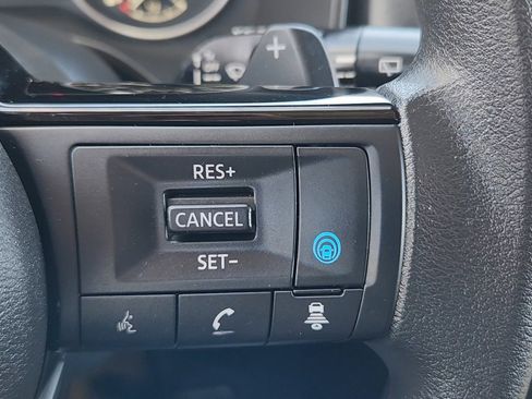 Used 2023 Nissan Rogue SV AWD/4WD image 13