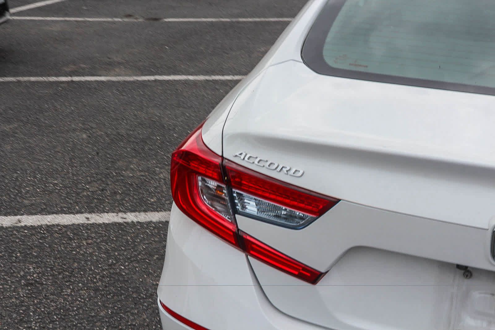 Used 2019 Honda Accord Touring image 8