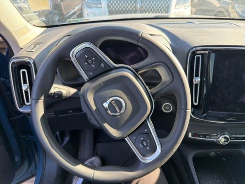 Used 2023 Volvo XC40 B5 Plus w/ Protection Package Premier image 15