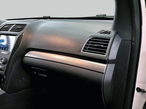 Used 2019 Ford Explorer XLT w/ Equipment Group 202A AWD/4WD image 15