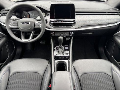 New 2026 Jeep Compass Latitude image 8