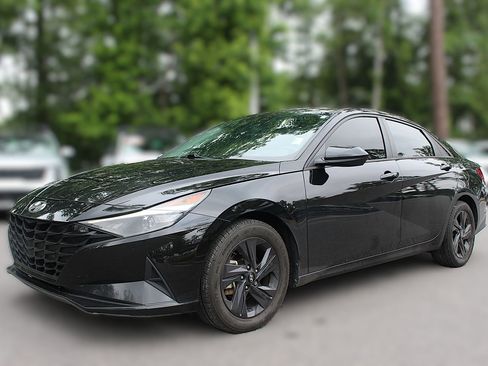 Used 2022 Hyundai Elantra SEL FWD image 3