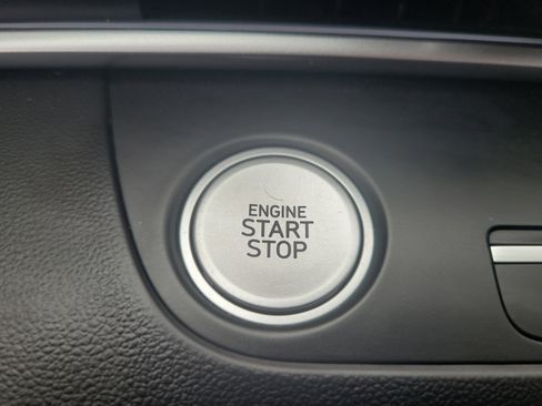 Used 2025 Hyundai Elantra SEL FWD image 30