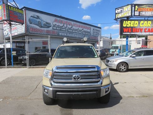 Used 2017 Toyota Tundra SR5 w/ TRD Off Road Package AWD/4WD image 7