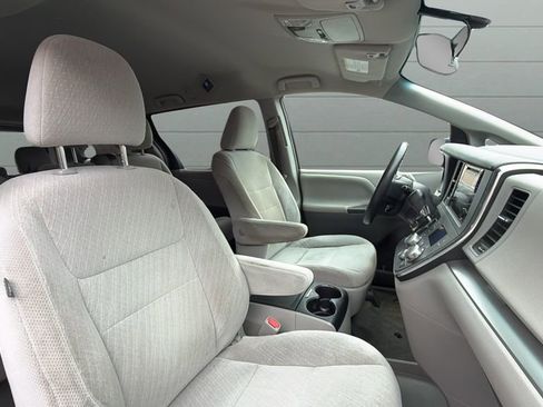 Used 2016 Toyota Sienna LE image 16