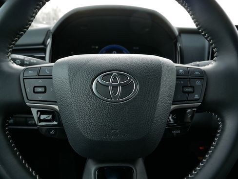 Certified 2025 Toyota Camry SE image 25