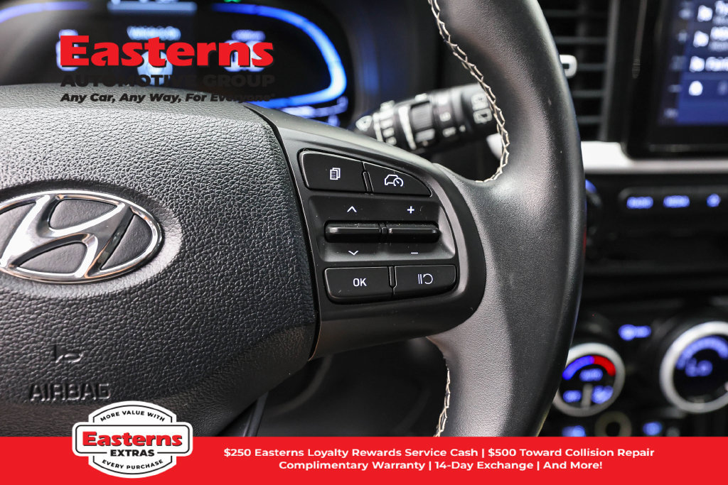 Used 2025 Hyundai Venue Limited FWD image 16