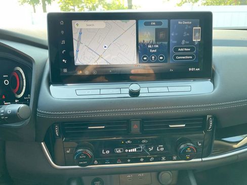 Used 2024 Nissan Rogue SL w/ SL Premium Package image 34