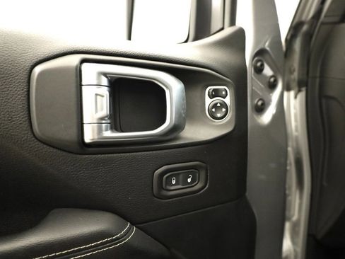 Used 2020 Jeep Gladiator Overland image 10