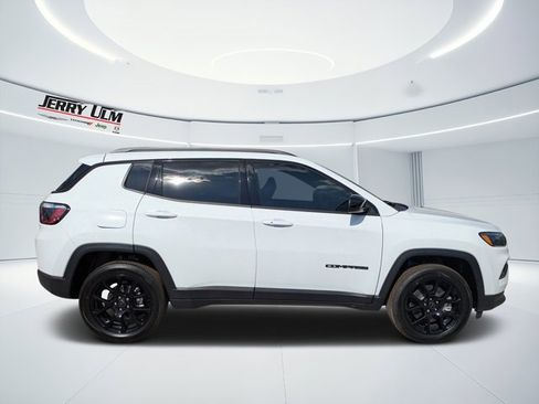 New 2026 Jeep Compass Latitude image 2