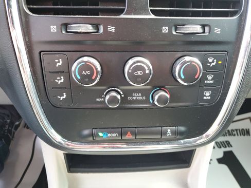 Used 2017 Dodge Grand Caravan SXT image 24