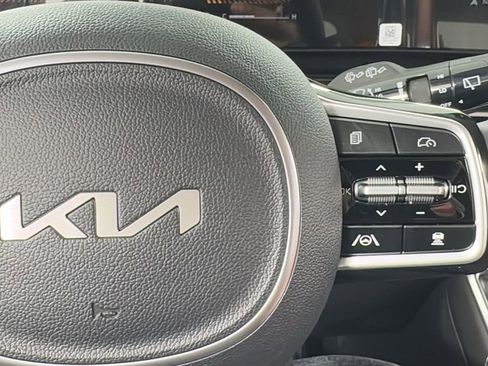 New 2026 Kia Carnival EX FWD image 24