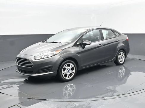 Used 2016 Ford Fiesta SE w/ Cold Weather Package FWD image 2