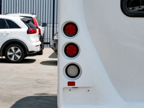 Used 2014 Ford E-350 and Econoline 350 Super Duty image 39