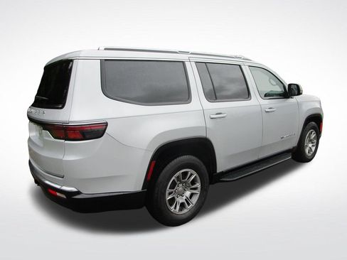 Used 2024 Jeep Wagoneer 2WD image 9
