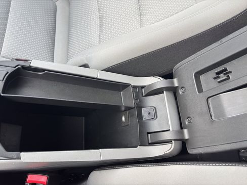 Used 2023 GMC Terrain SLE w/ Driver Convenience Package image 32